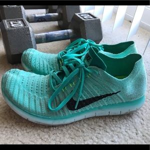 Nike Free Fly knit running sneakers